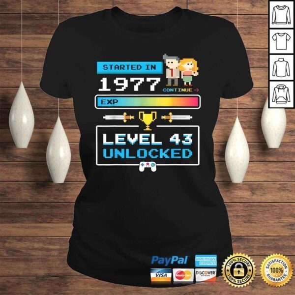 1977 43rd Birthday Gamer Cute Level 43 Unlocked Video Games V-Neck T-Shirt - Image 3