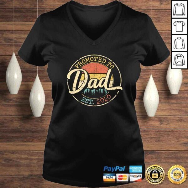 Mens Promoted to Dad Est 2020 Funny First Time New Dad Gift Retro TShirt - Image 2