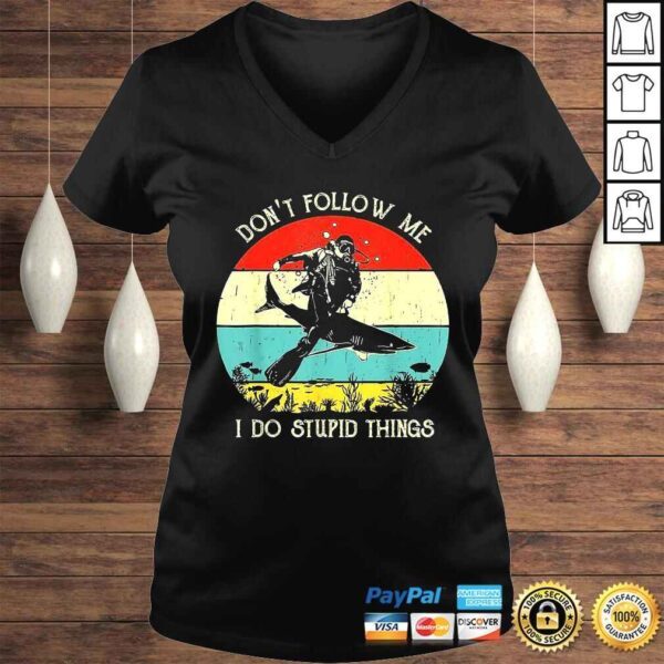 Official Don't Follow Me I Do Stupid Things Scuba Retro Vintage V-Neck T-Shirt - Image 2