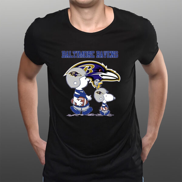 Ravens Snoopy Play Soccer T-Shirtt