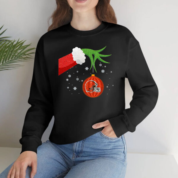 The Grinch Christmas Ornament Cleveland Browns Long Sleeve T-Shirtt