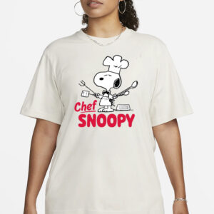 Juniors' Peanuts Chef Snoopy T-Shirt1